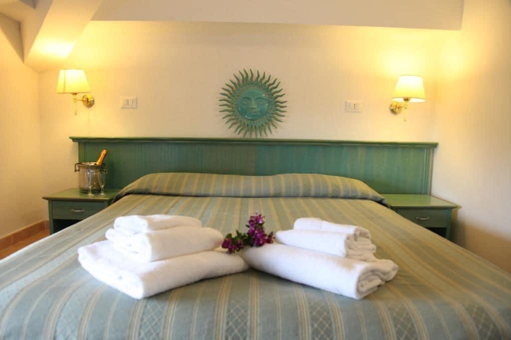 Hotel Mezzaluna Carloforte  Buitenkant foto
