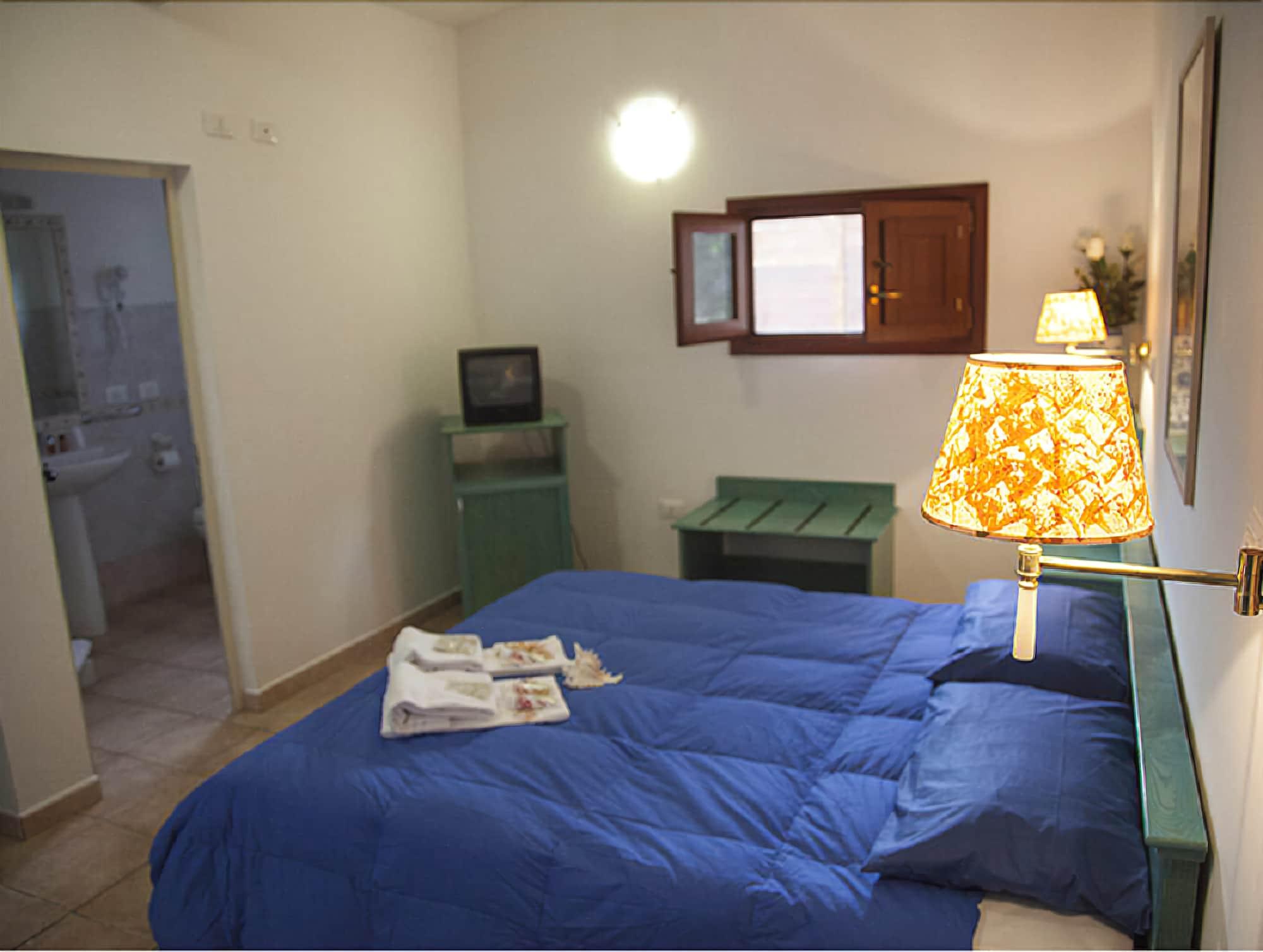 Hotel Mezzaluna Carloforte  Buitenkant foto