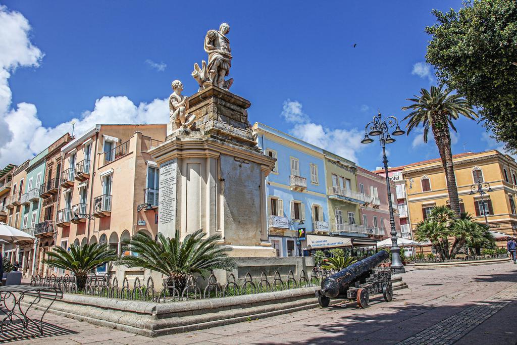 Hotel Mezzaluna Carloforte  Buitenkant foto
