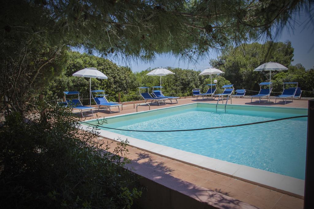 Hotel Mezzaluna Carloforte  Buitenkant foto